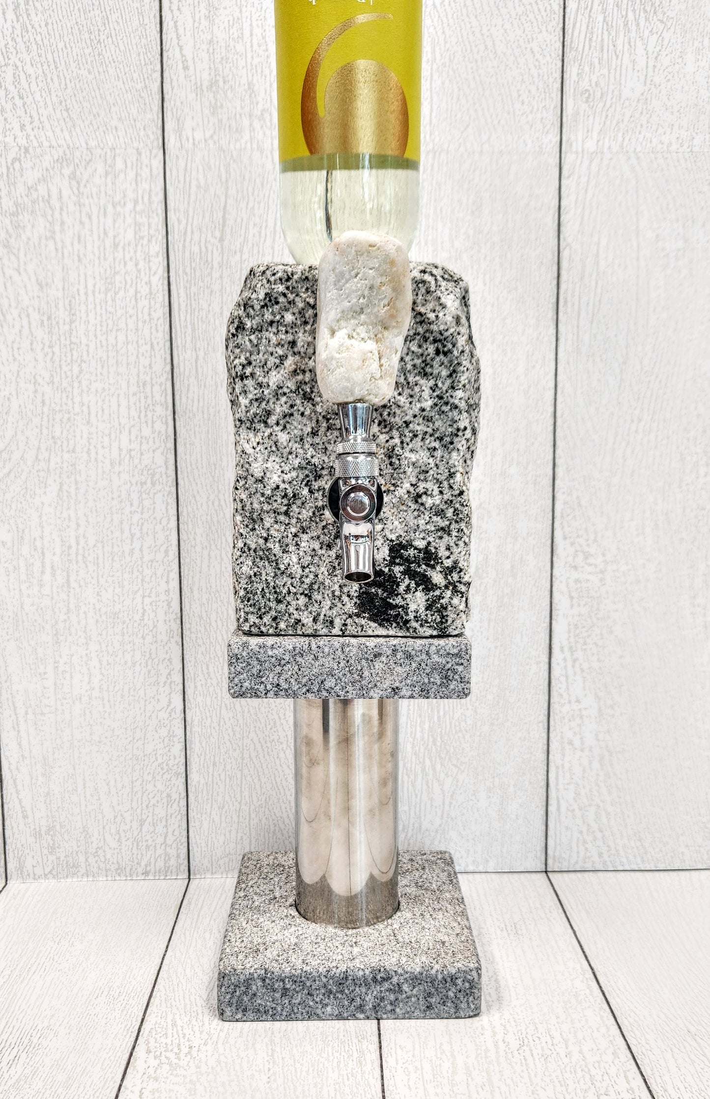 Funky Rock chrome stand