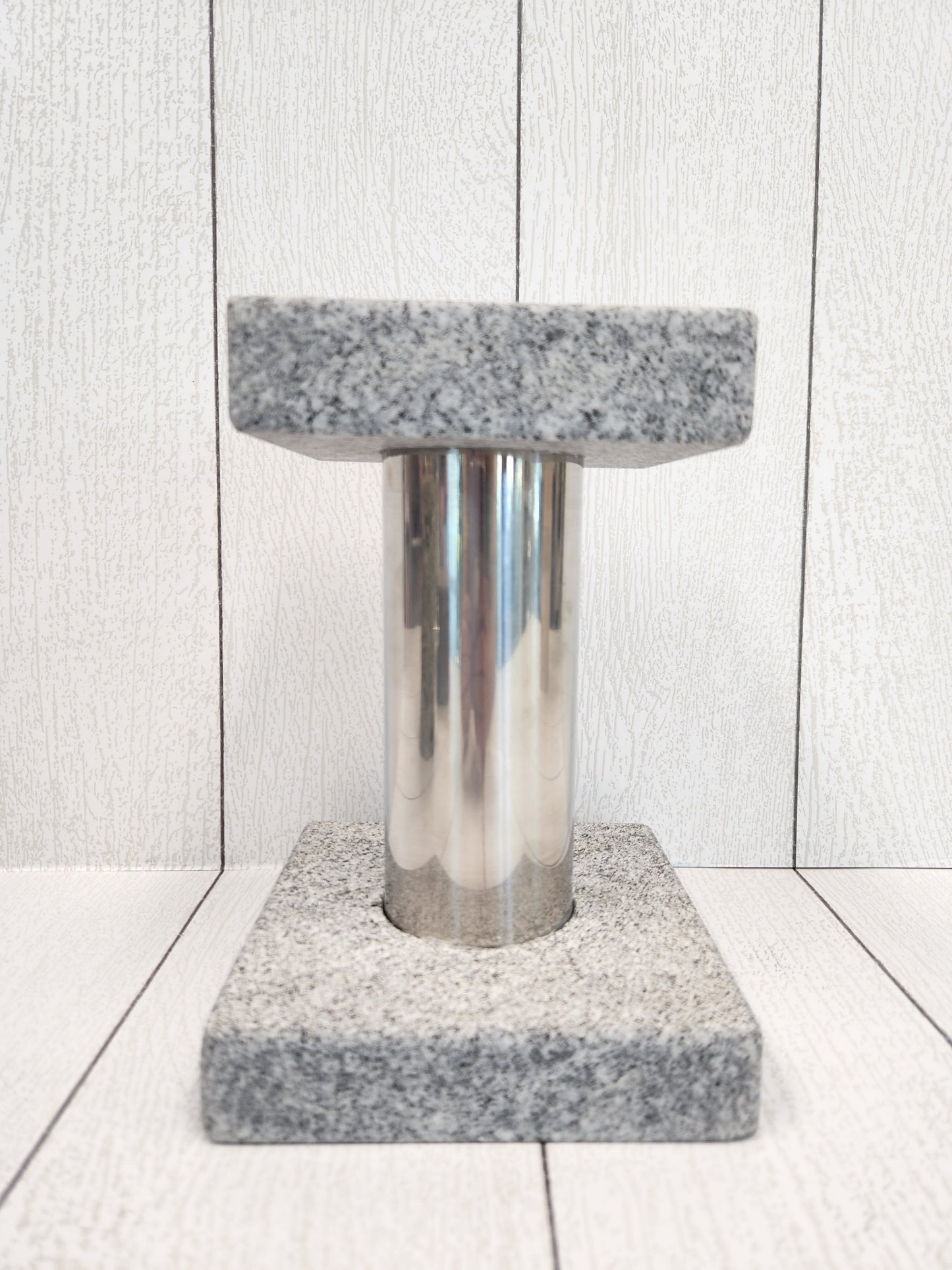 Funky Rock chrome stand